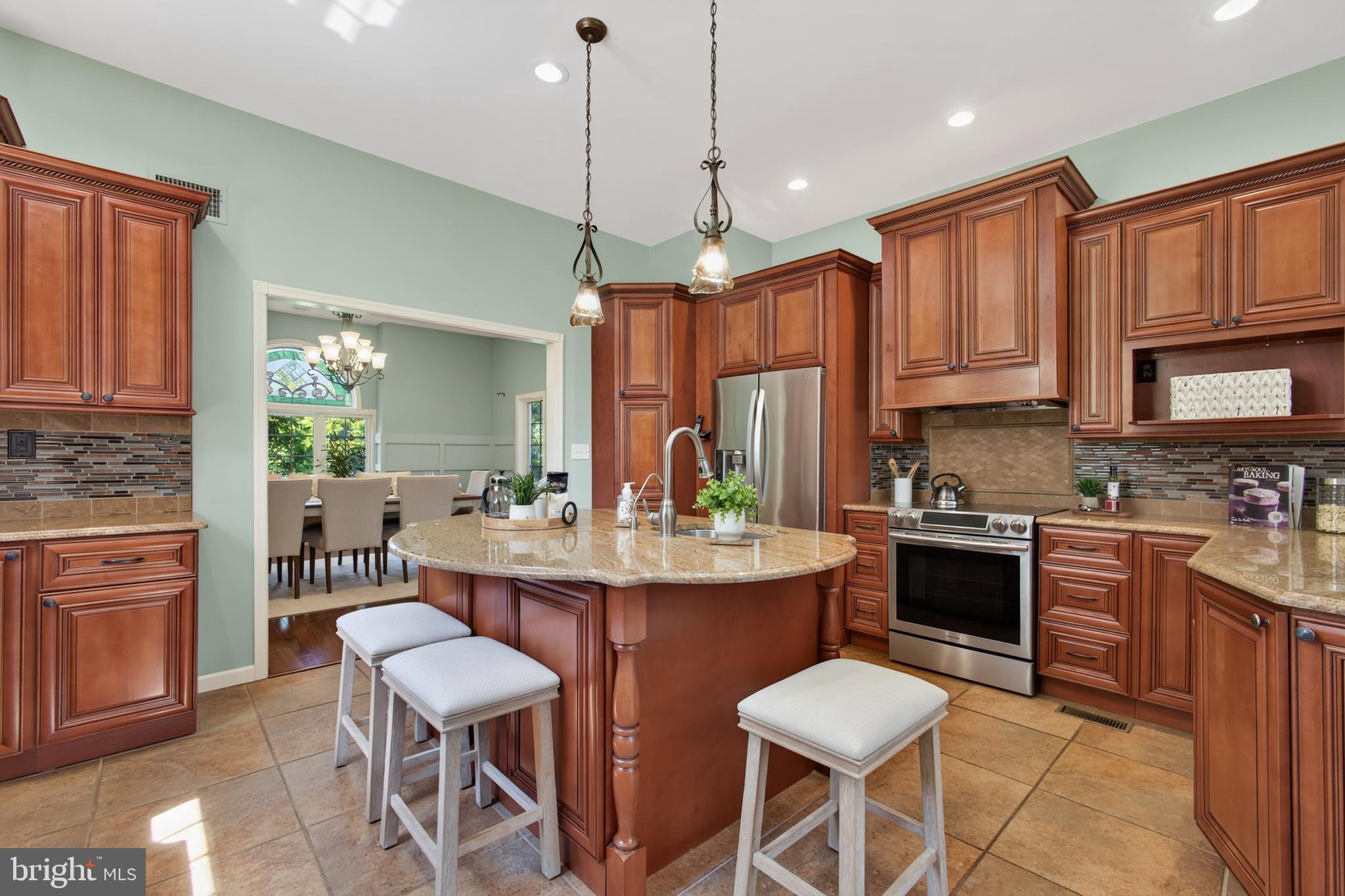 1364 COLLEGE HILL DRIVE