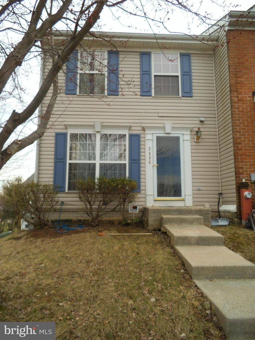 THREE BEDROOM END UNIT TOWN HOME  CENTRALLY LOCATED NEAR GOLF COURSE,EASY ACCESS TO MAJOR BELTWAYS AND LOTS OF SHOPPING..THIS HOME FEATURES A LARGE EAT-IN KITCHEN HALF BATH AND NEW CARPET ON  MAIN LEVEL..UPPER LEVEL WITH MASTER BEDROOM..FULL BATH WITH JACUZZI TUB AND SEP/SHOWER.LOWER LEVEL PARTIALLY FINISHED WITH FULL BATH.