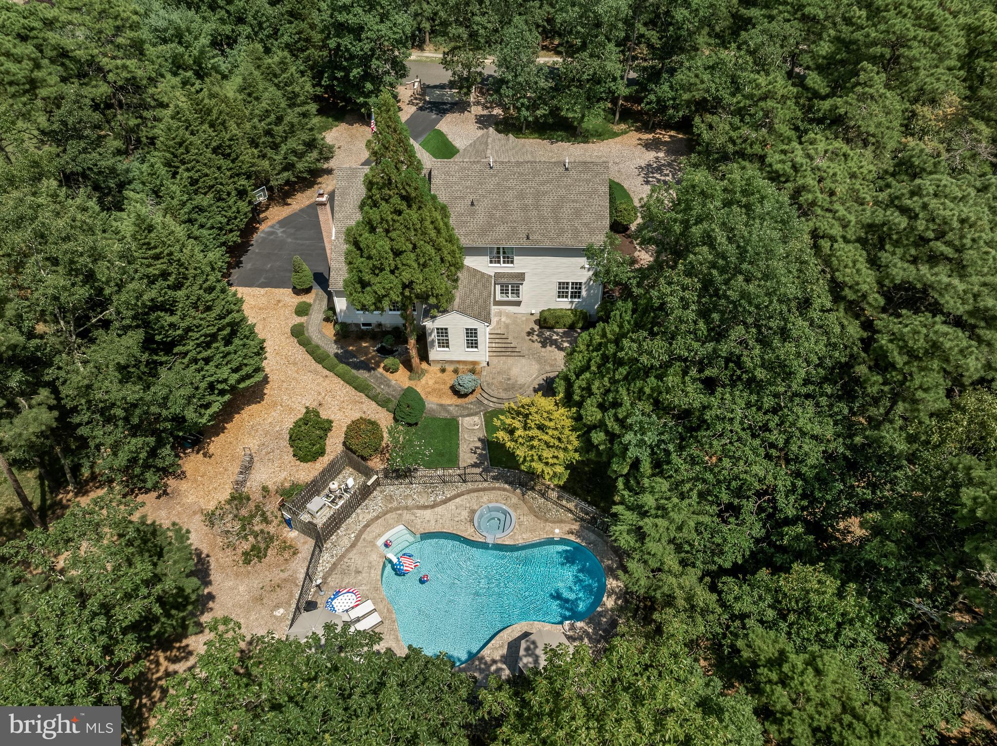 25 AMESBURY PARKE