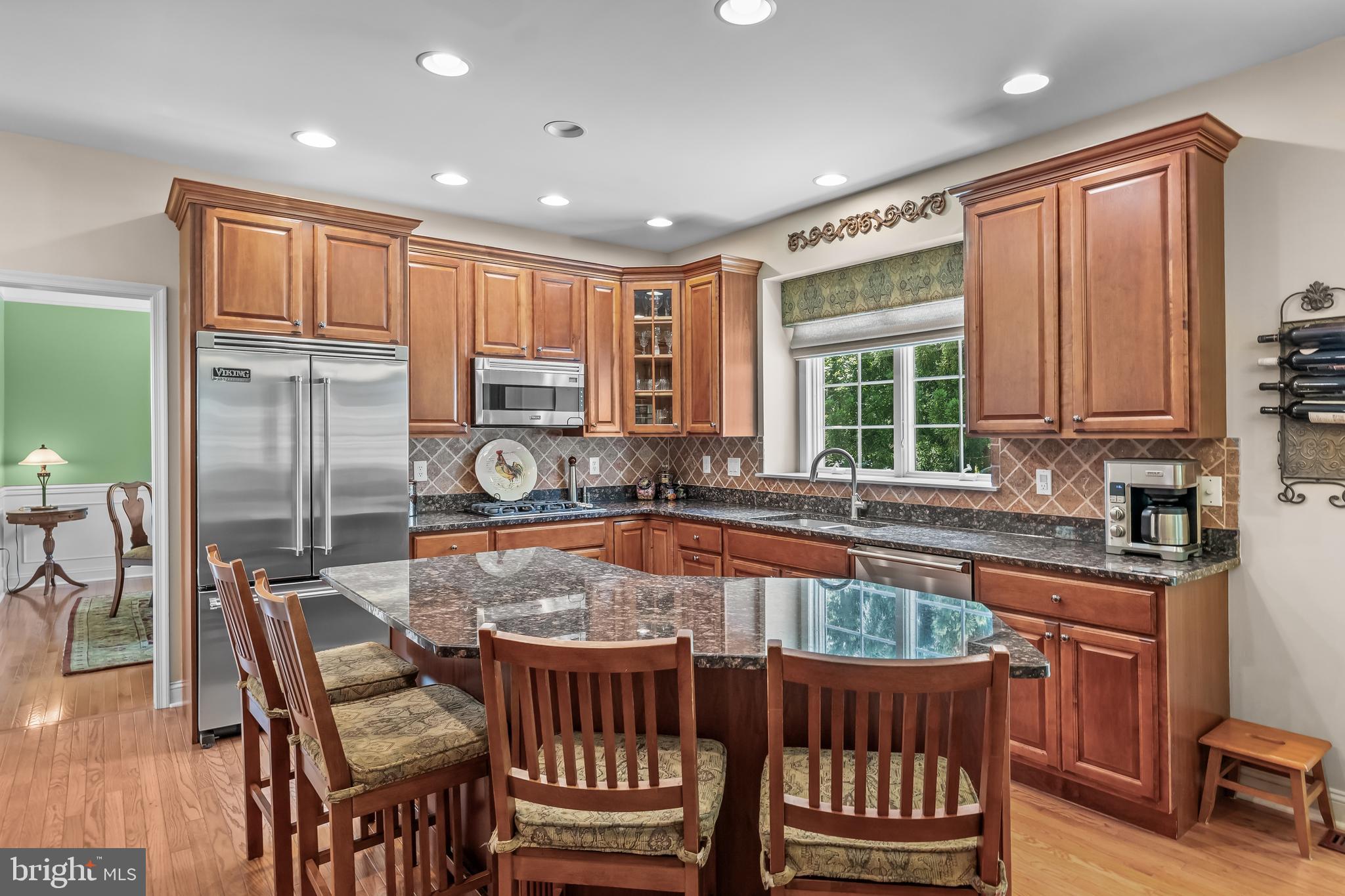 25 AMESBURY PARKE