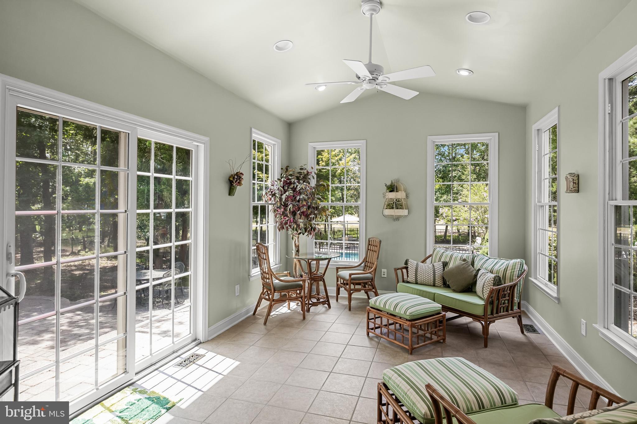 25 AMESBURY PARKE
