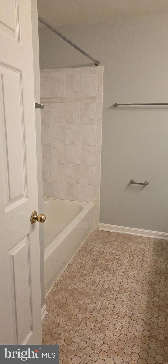 WAYSIDE VILLAGE - Residential Lease