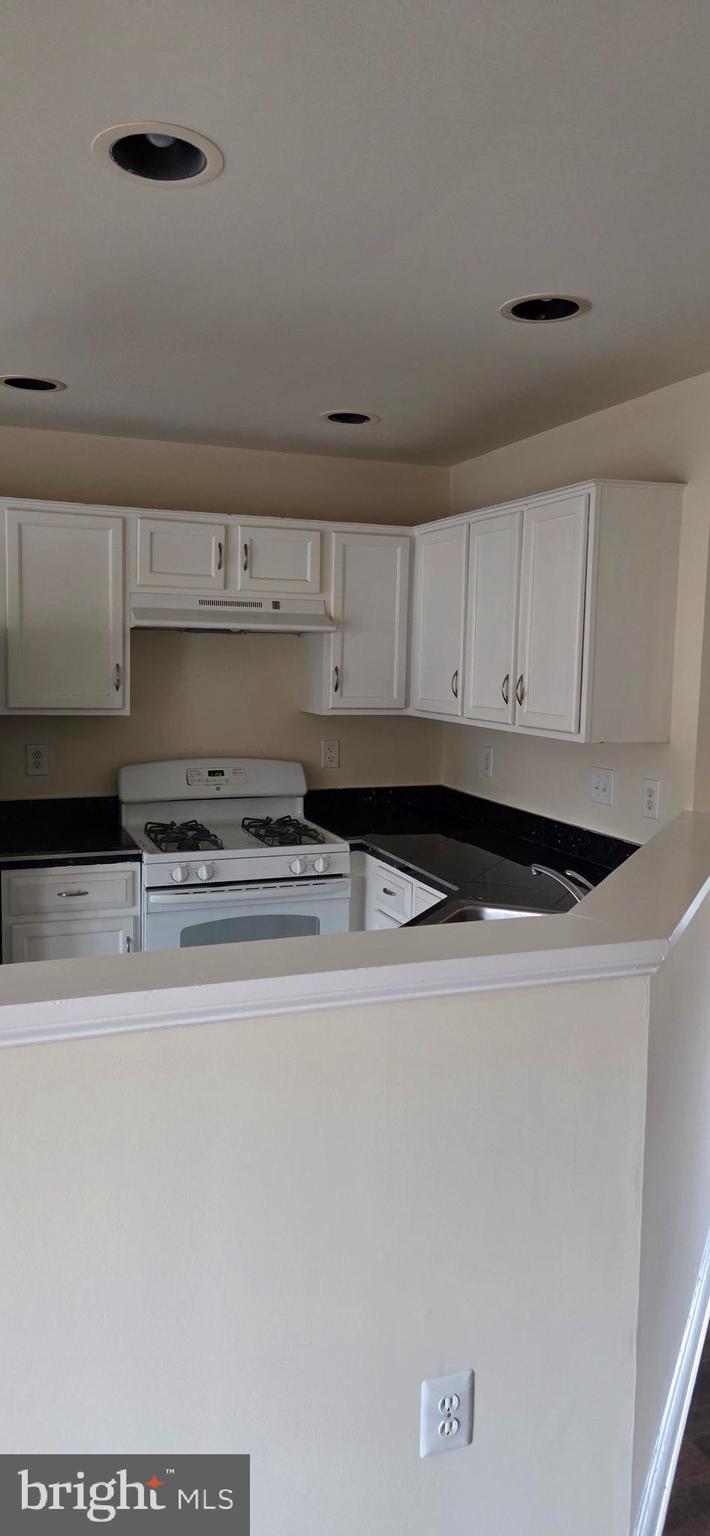 WAYSIDE VILLAGE - Residential Lease