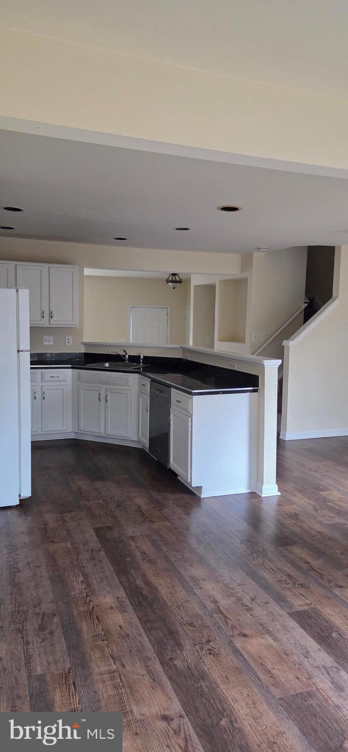 WAYSIDE VILLAGE - Residential Lease