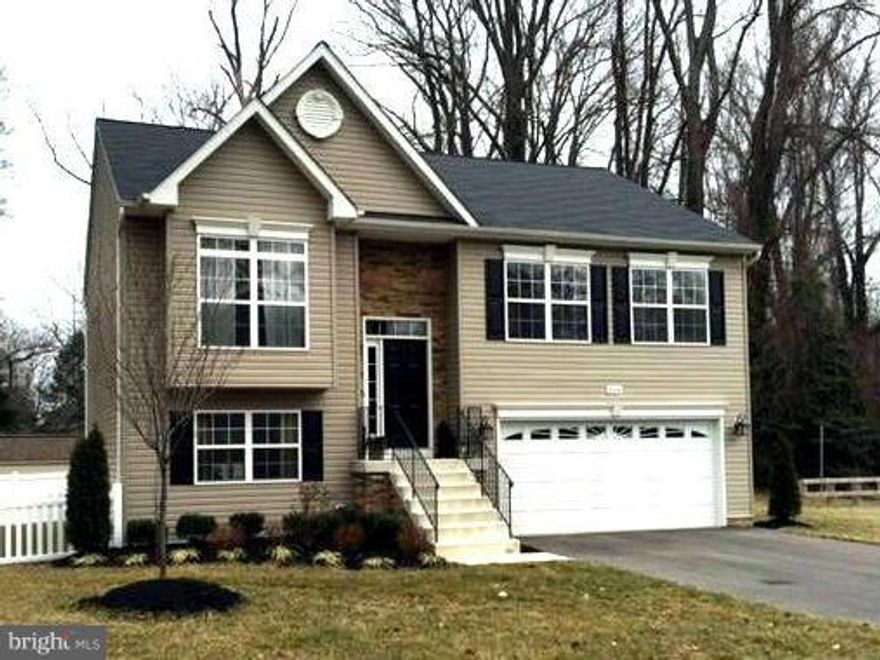 POTTERY BARN PERFECT! Better than New 3 Year Old Contemporary-Split w 2 Car Garage in Water Privledged Crownsville! Upgrades Include: Cathedral Ceilings, Recessed Lighting, 42" Cabinetry, Stone Counters,Master Bath w Soaking Tub/Sep Shower, Fully Finished Lower Level, Deluxe Oil Rubbed Bronze Fixtures,Brand New Deck/Vinyl Fence& more! Minutes from Annapolis/Ft.Meade. Bring your Boat! COFHC