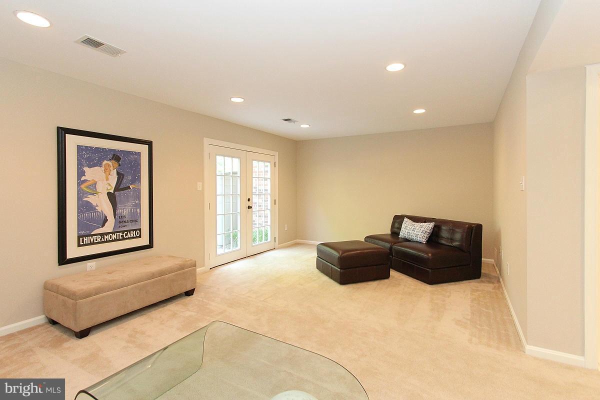 TOWNES OF ORANGE HUNT - Residential