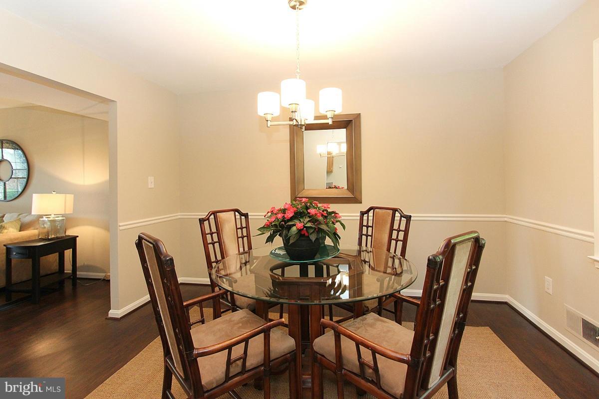 TOWNES OF ORANGE HUNT - Residential