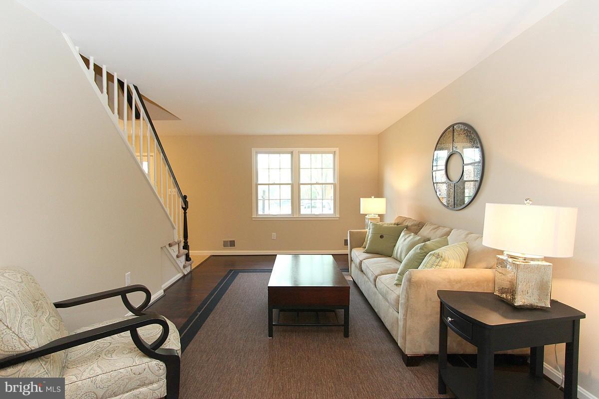 TOWNES OF ORANGE HUNT - Residential