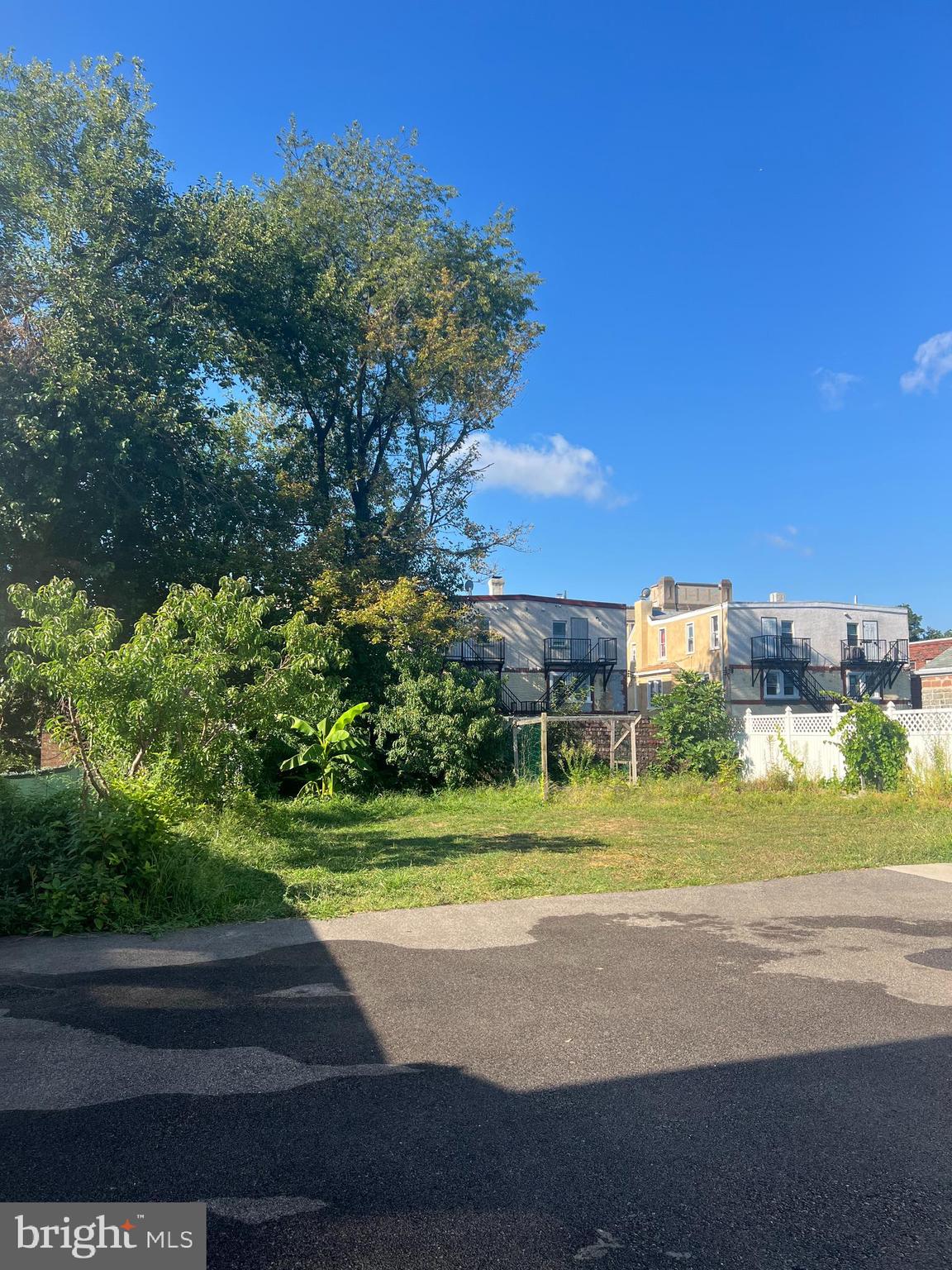 LAWNDALE - Residential