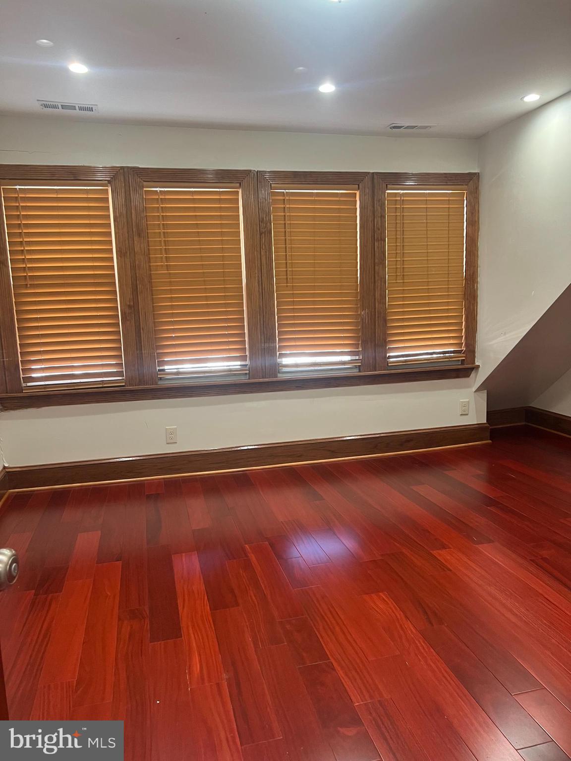 LAWNDALE - Residential