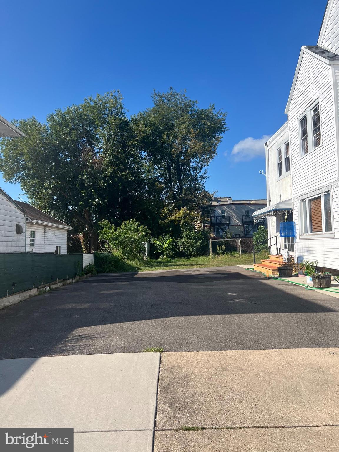 LAWNDALE - Residential