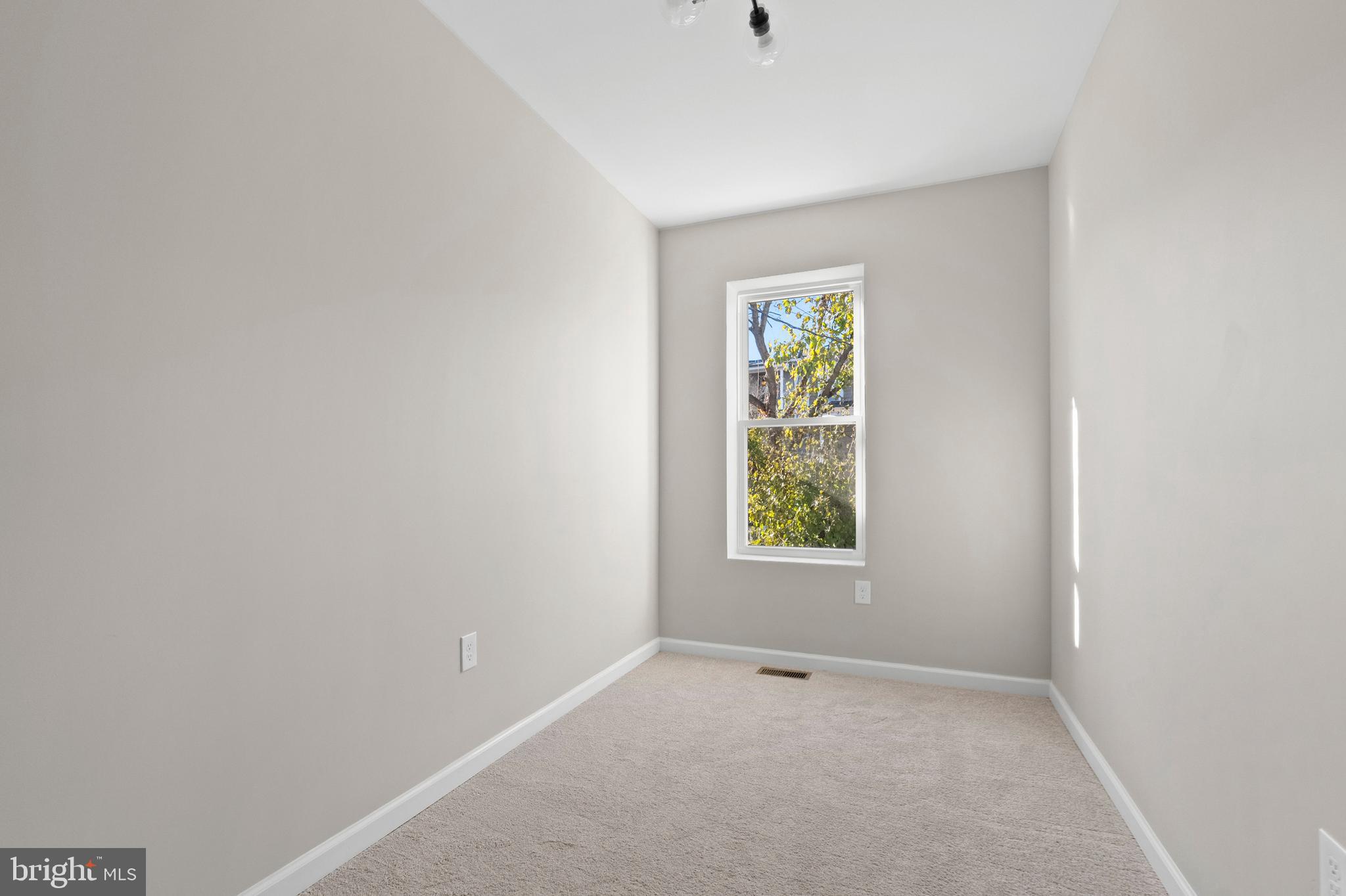 MONDAWMIN - Residential