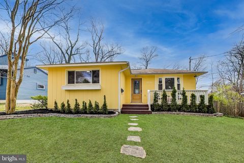 Photo of 3936 Kincaid Terrace, Kensington, MD 20895 (MLS # MDMC2121296)