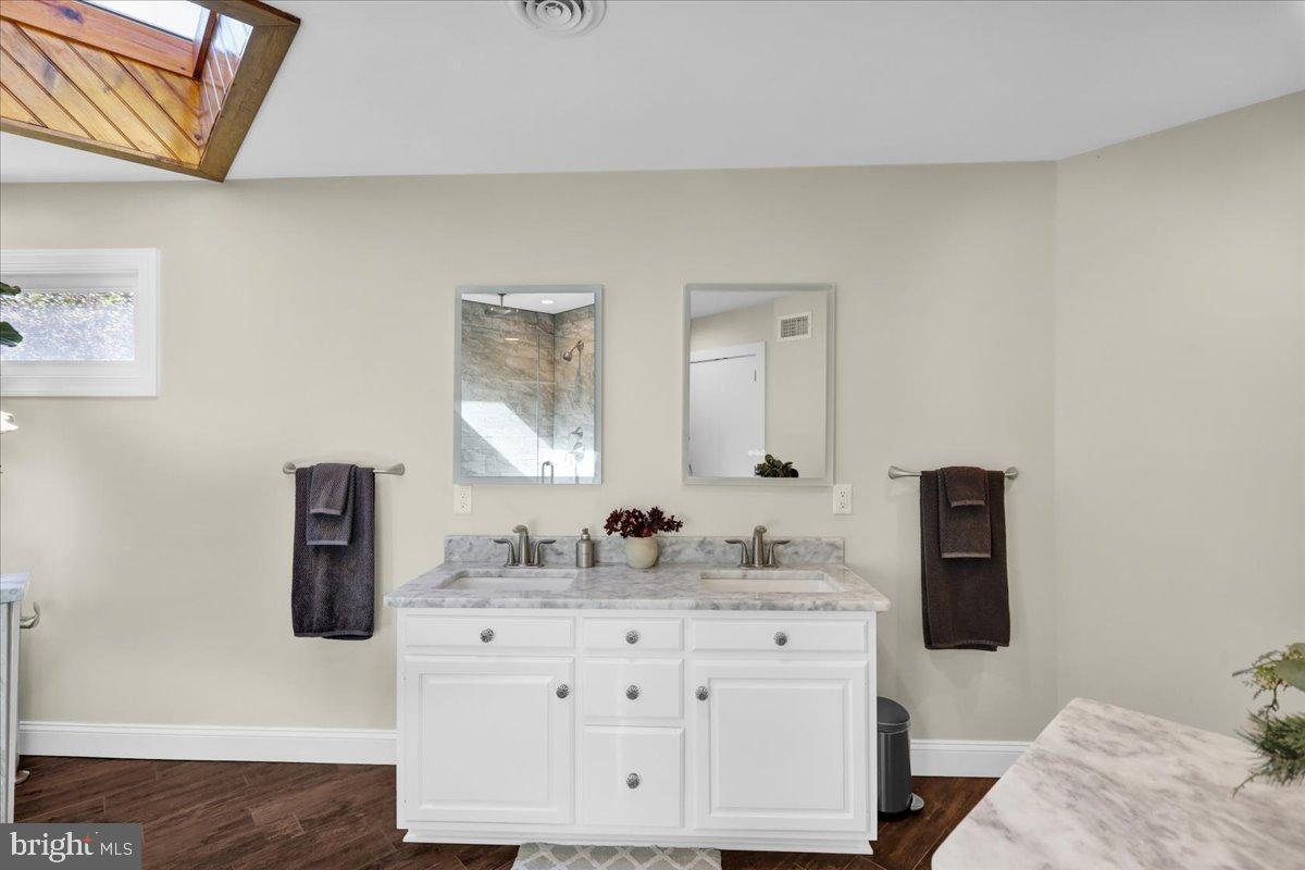 HESSIAN PINES - Residential