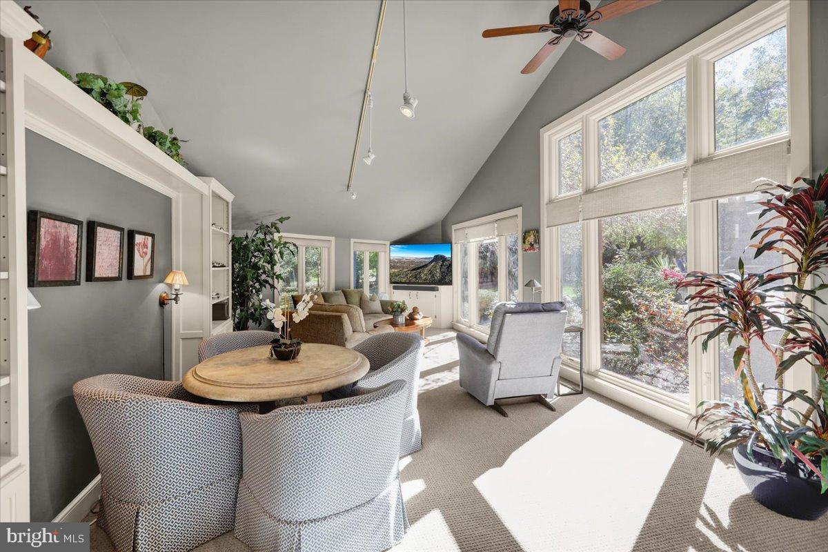 HESSIAN PINES - Residential