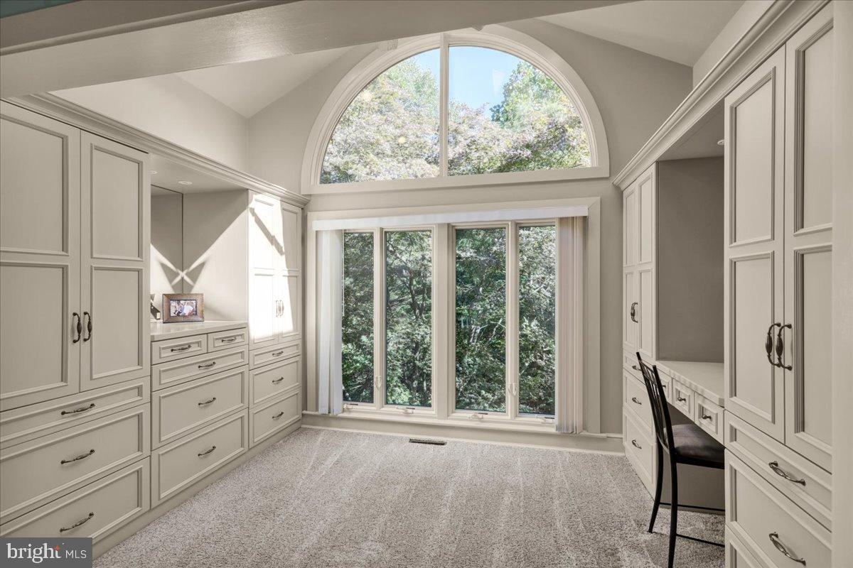 HESSIAN PINES - Residential