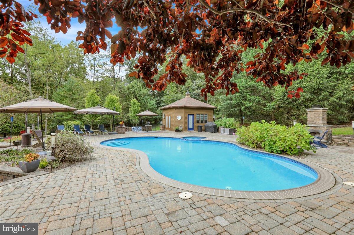 HESSIAN PINES - Residential