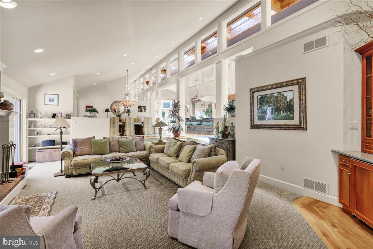 HESSIAN PINES - Residential