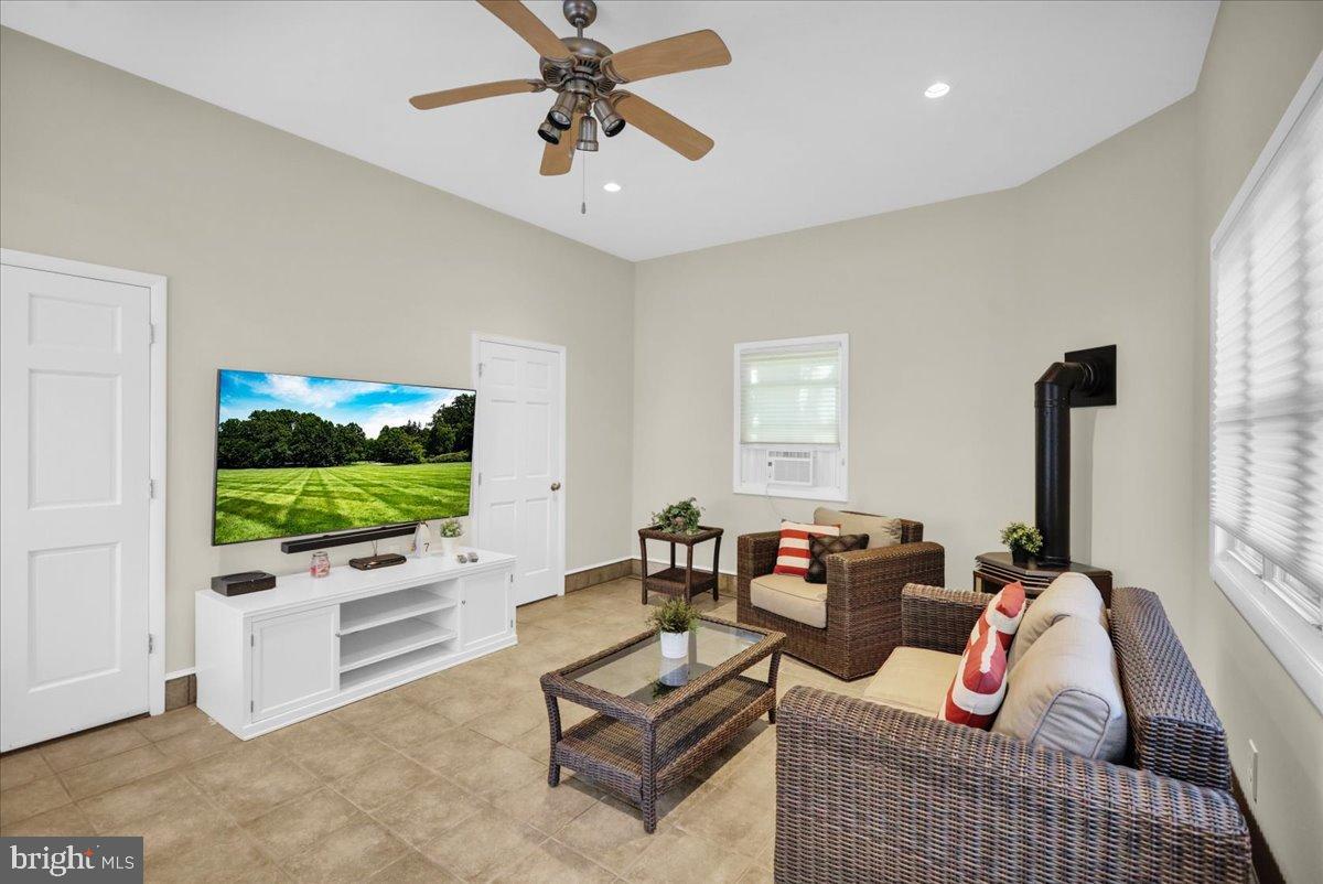 HESSIAN PINES - Residential