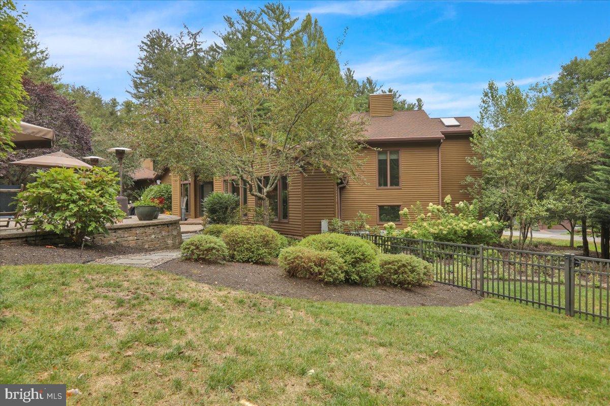 HESSIAN PINES - Residential