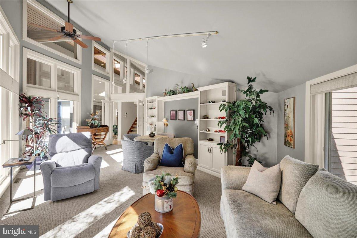 HESSIAN PINES - Residential