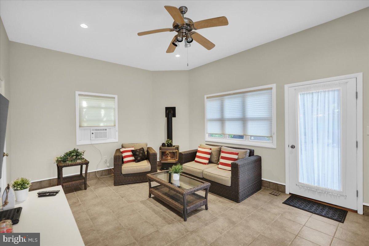 HESSIAN PINES - Residential