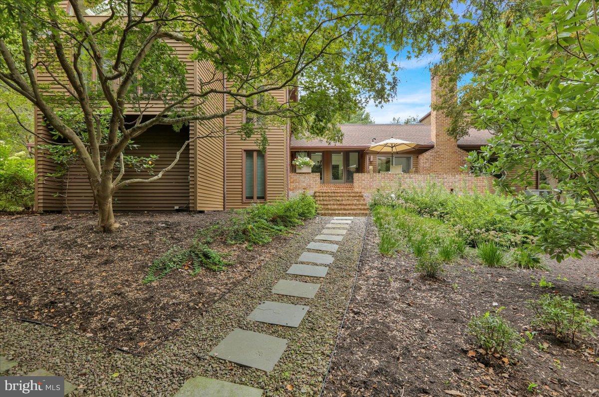 HESSIAN PINES - Residential