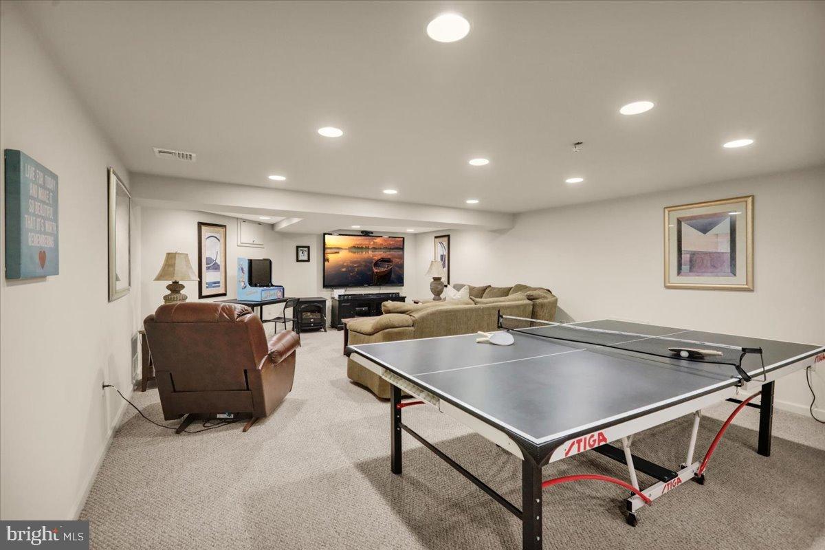 HESSIAN PINES - Residential