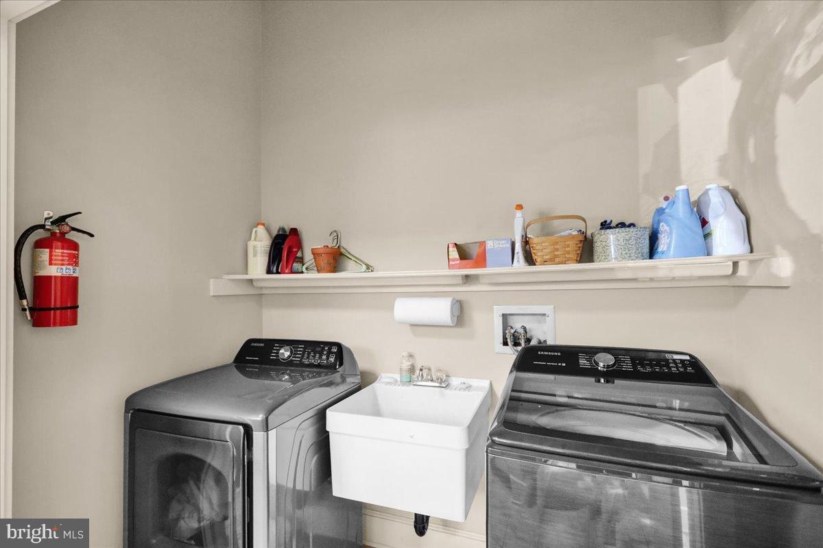 HESSIAN PINES - Residential