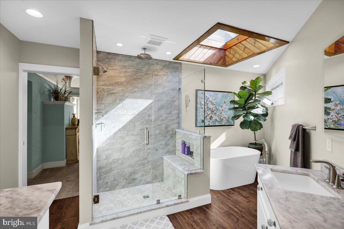 HESSIAN PINES - Residential