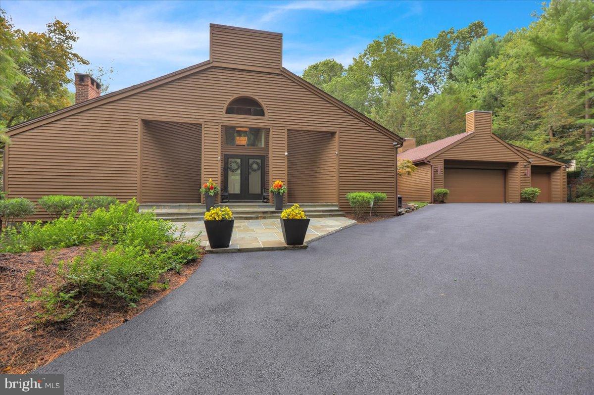8 HESSIAN BOULEVARD
