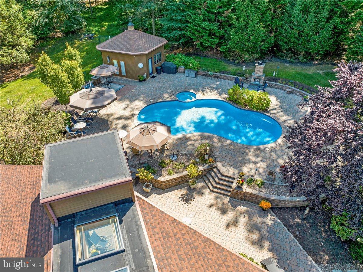 HESSIAN PINES - Residential