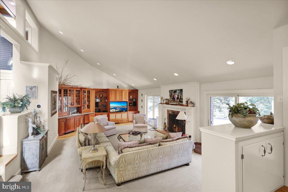 HESSIAN PINES - Residential