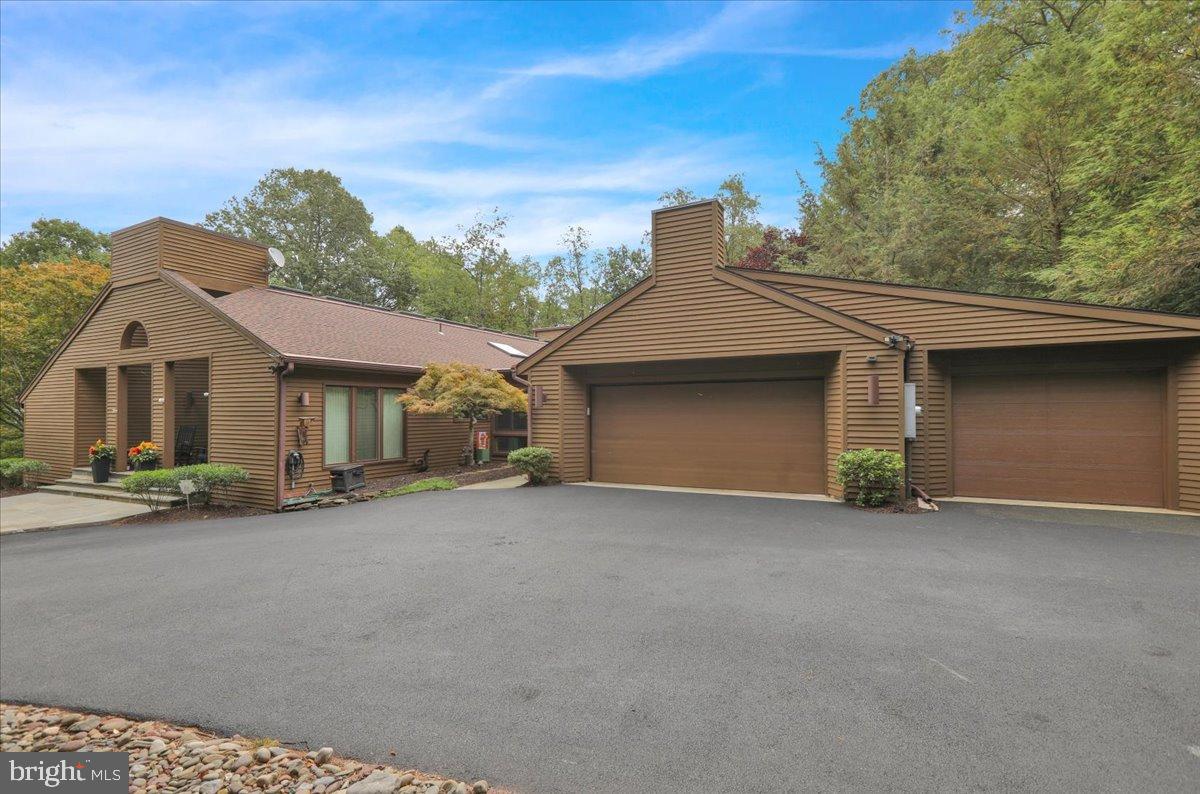 HESSIAN PINES - Residential