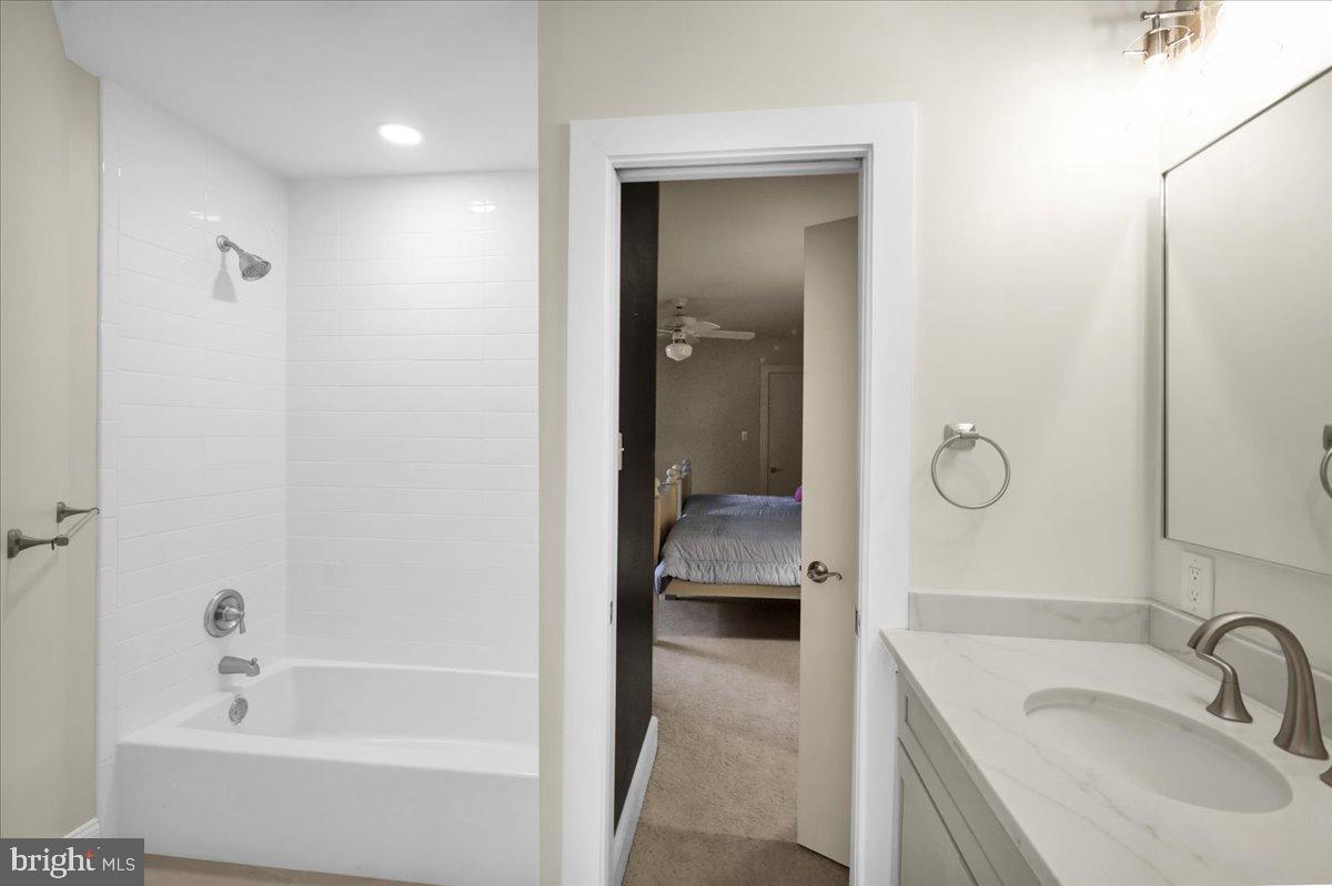 HESSIAN PINES - Residential