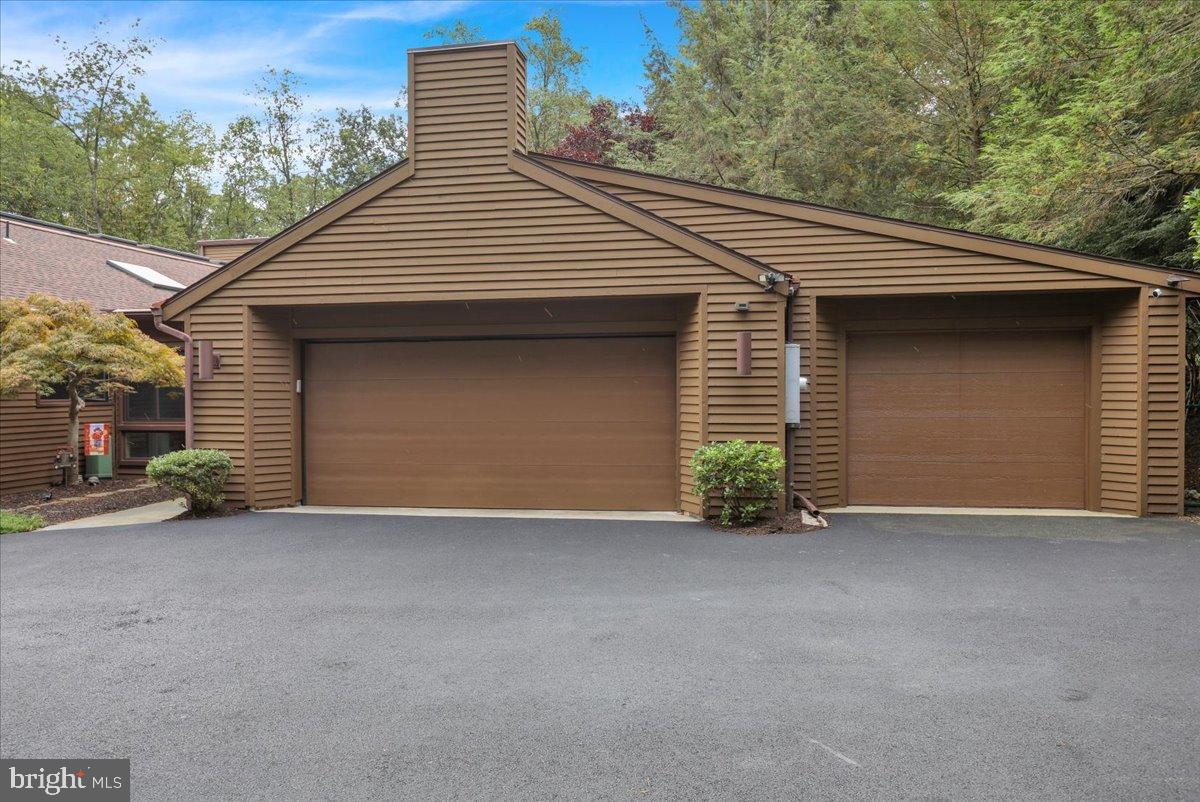 HESSIAN PINES - Residential