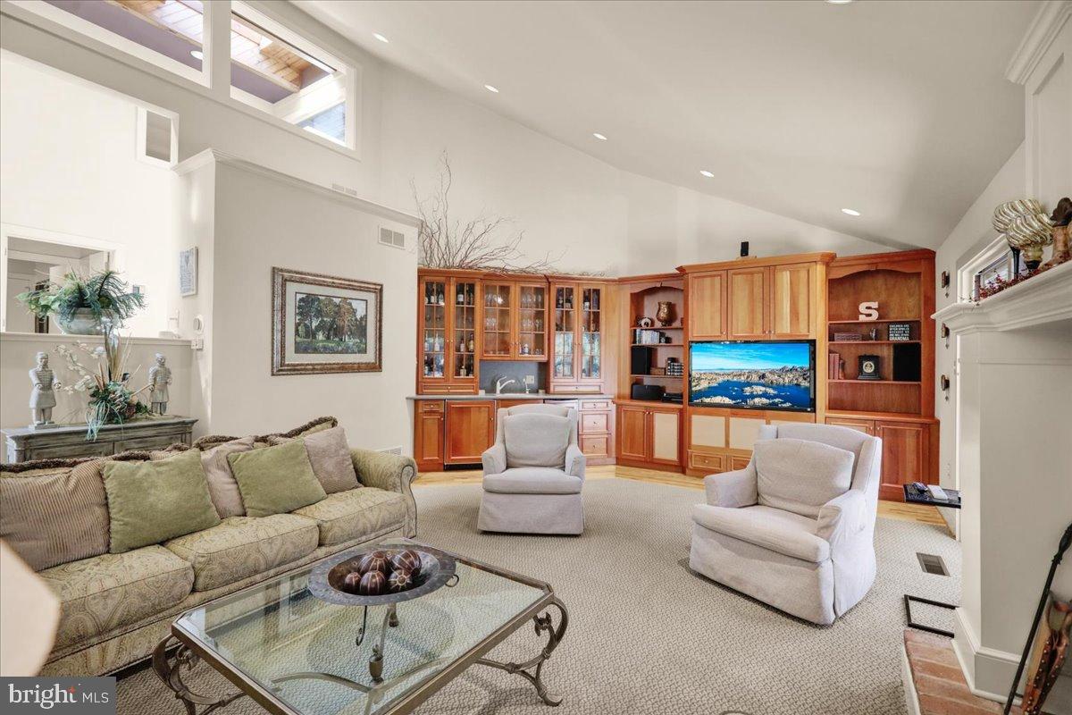 HESSIAN PINES - Residential