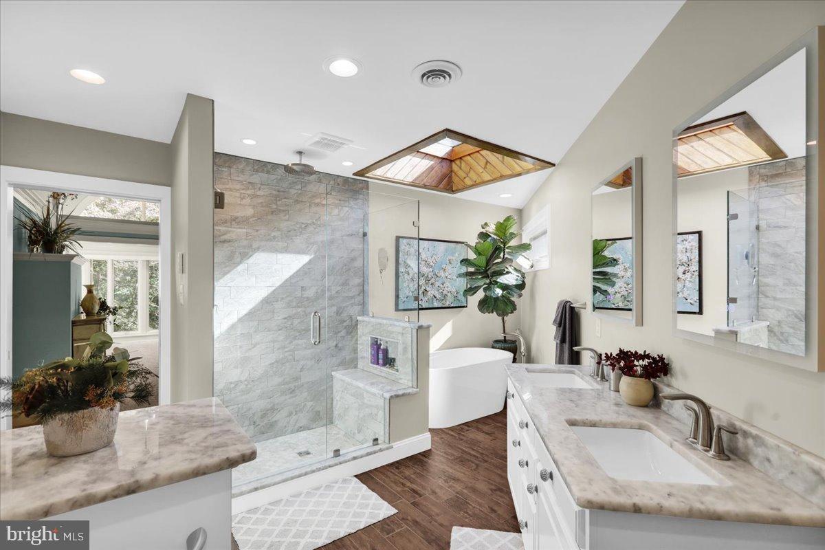 HESSIAN PINES - Residential