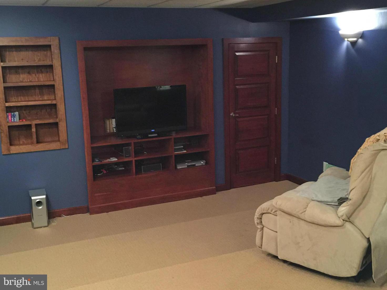 SPRUCE HILL ESTATES - Residential