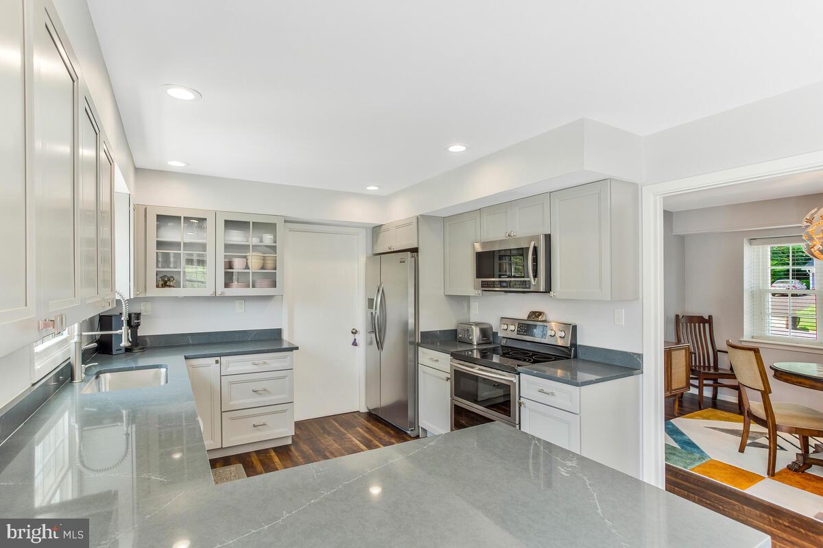 KENILWORTH - Residential