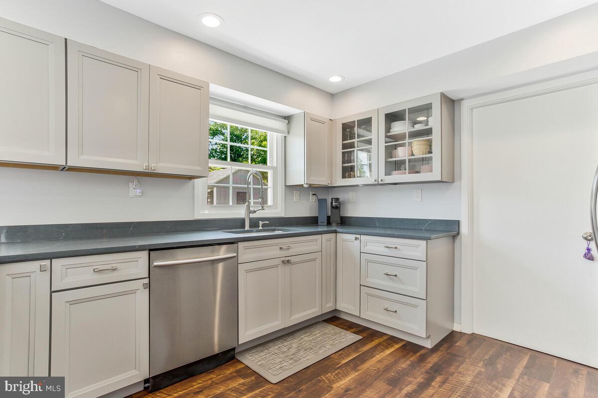 KENILWORTH - Residential