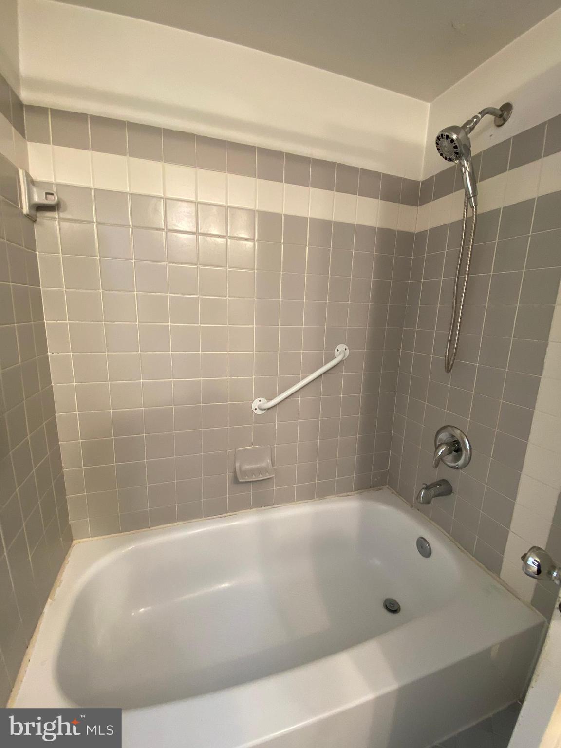 LANSDOWNE - Residential Lease