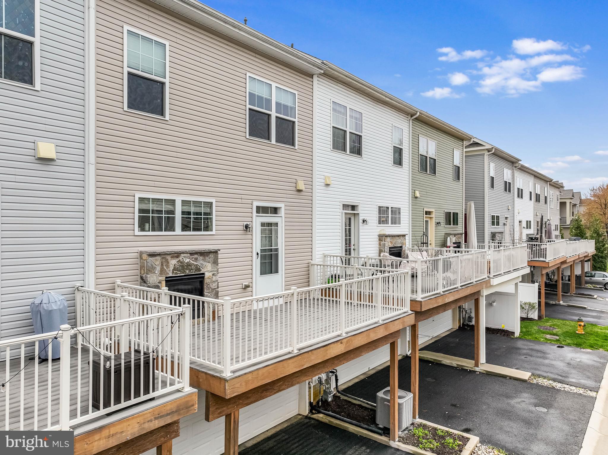 VILLAGE GREENS - Residential