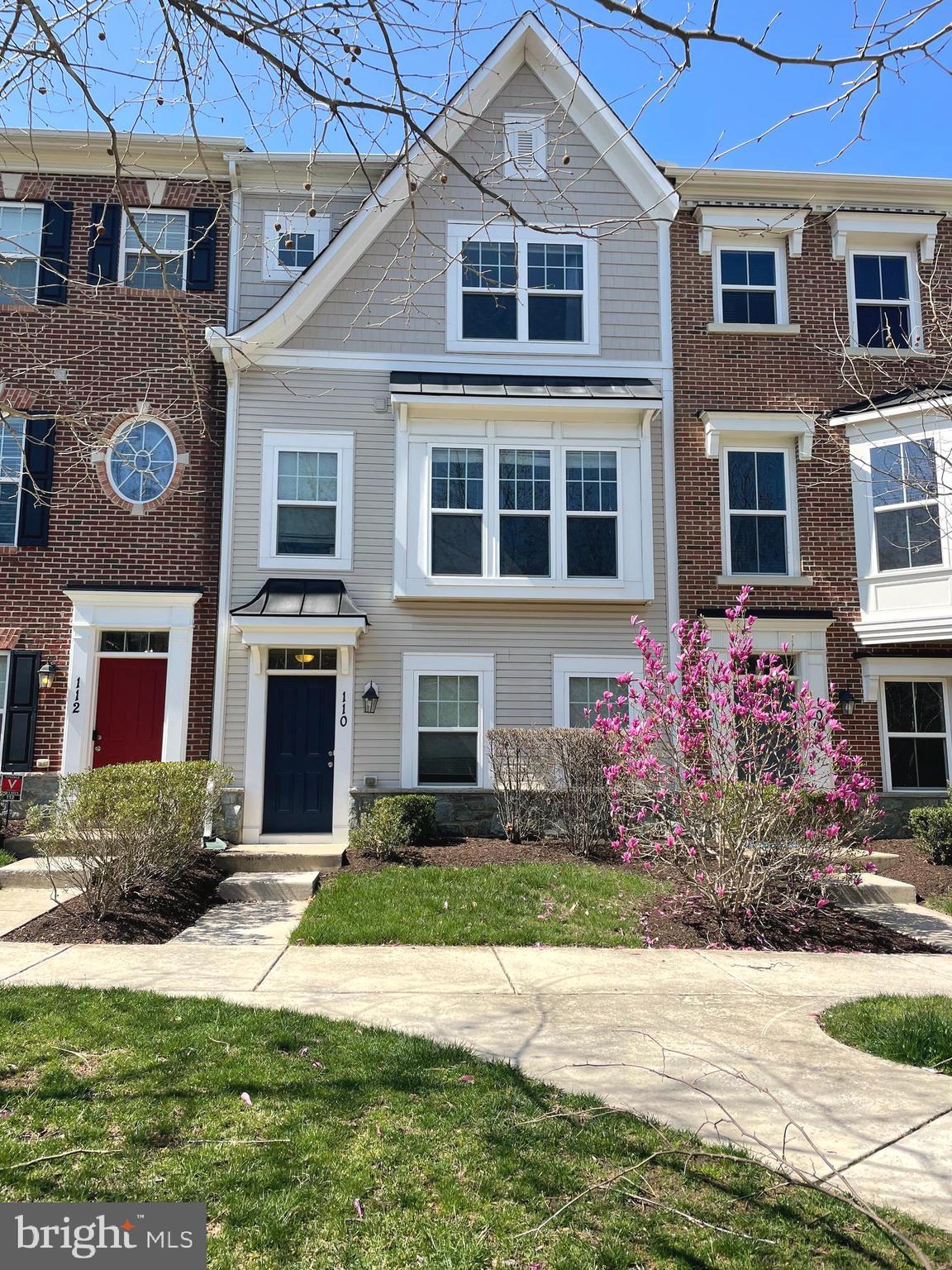 VILLAGE GREENS - Residential