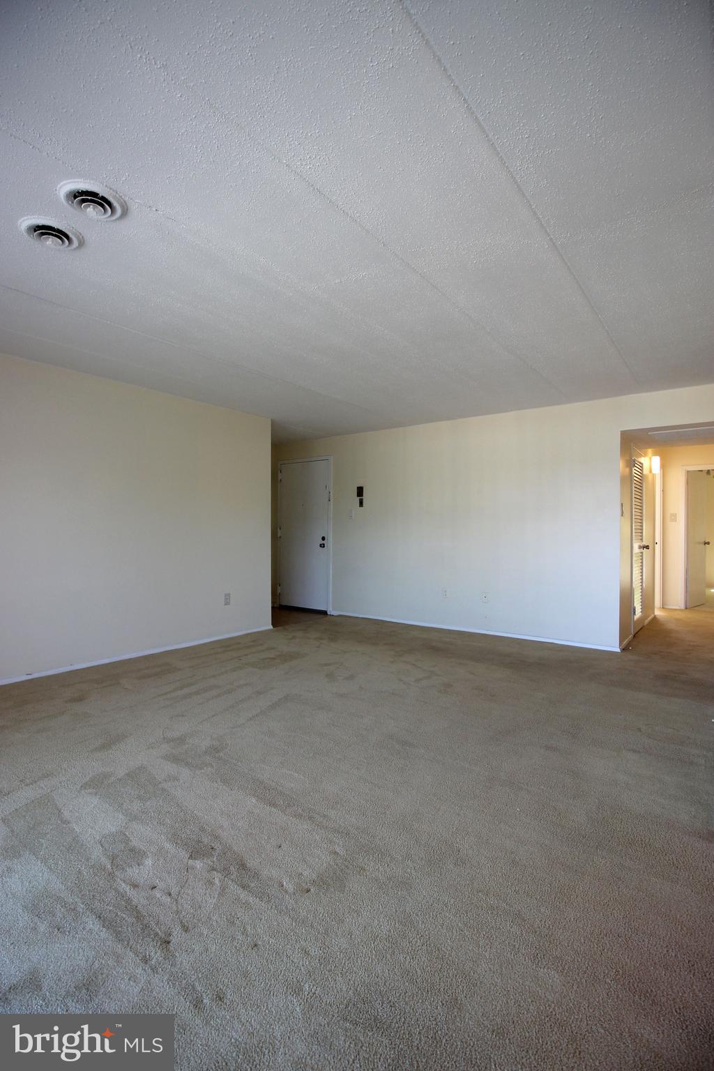 HUNTINGTON CLUB - Residential Lease