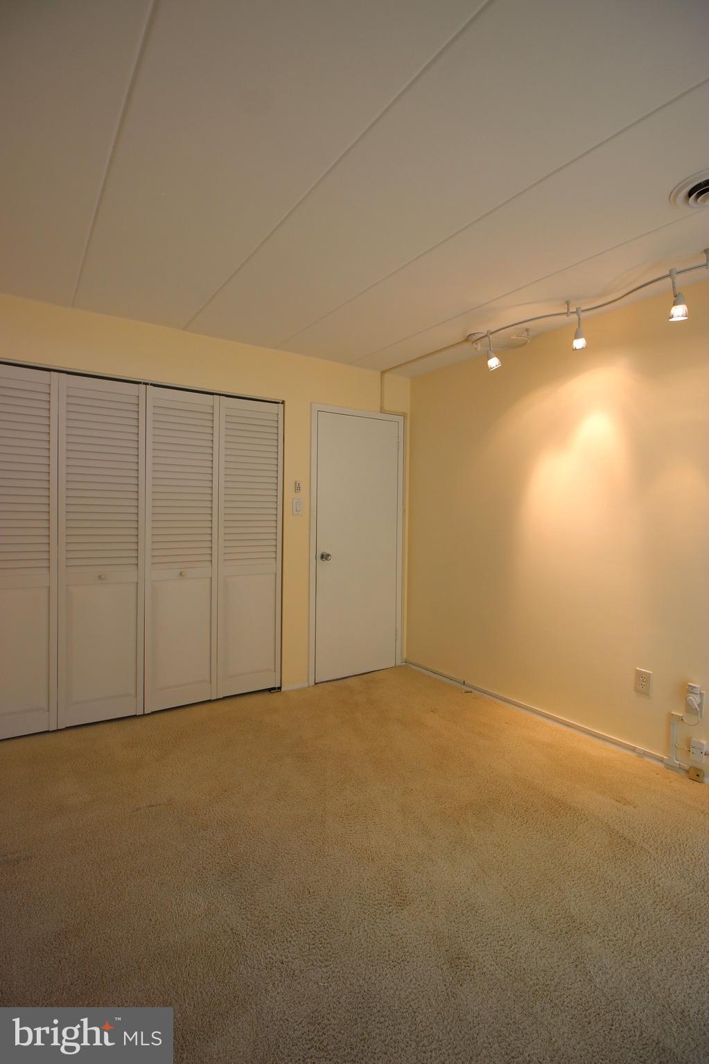 HUNTINGTON CLUB - Residential Lease