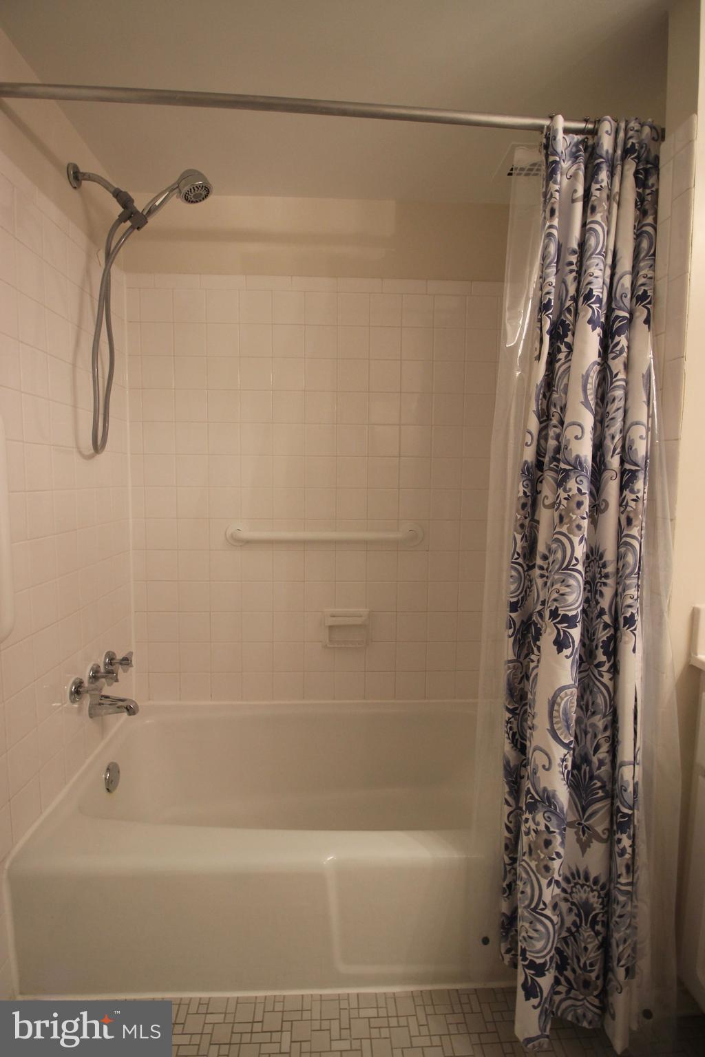 HUNTINGTON CLUB - Residential Lease