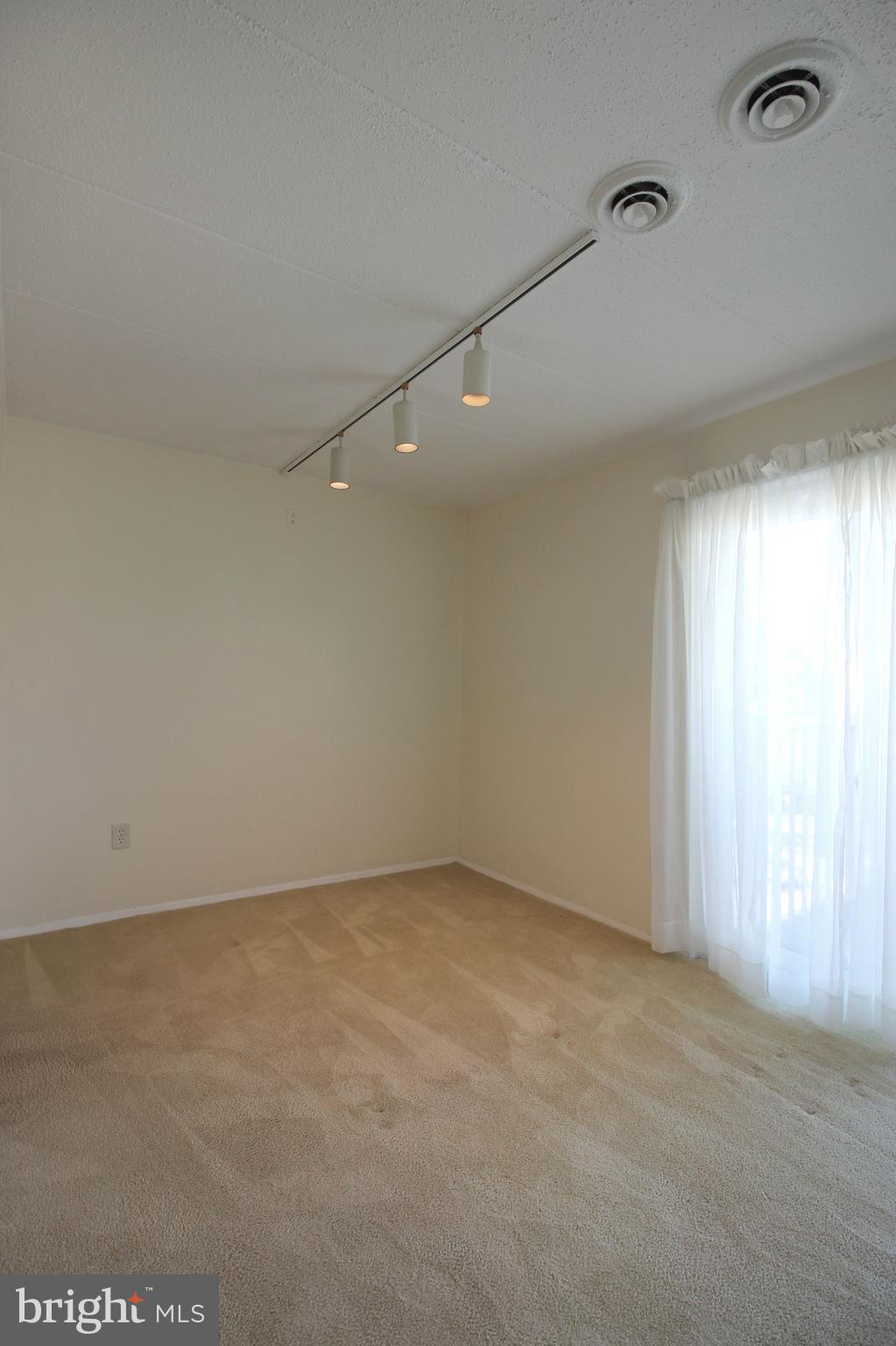 HUNTINGTON CLUB - Residential Lease