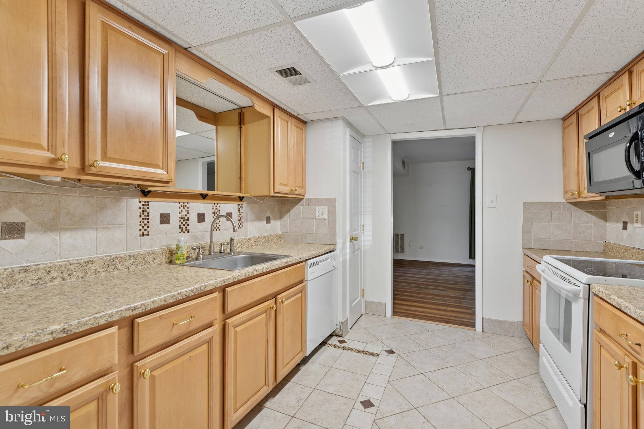 OLDE COLONIAL GREENE - Residential Lease