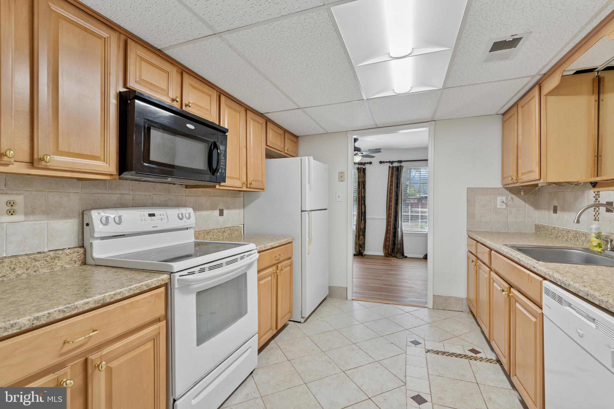 OLDE COLONIAL GREENE - Residential Lease